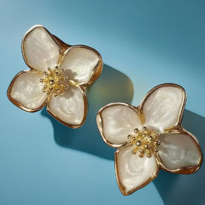 aretes flor blanca resina copia 2.jpg